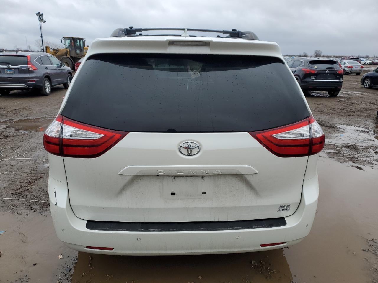 2019 Toyota Sienna VIN 5TDDZ3DC0KS224611 Copart auction photo, front end / minor dent/scratches damage thumbnail 6