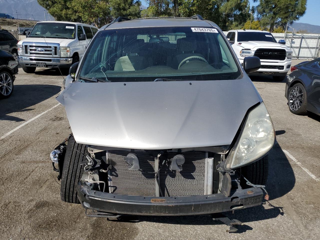 2008 Toyota Sienna VIN 5TDZK23C18S223269 Copart auction photo, front end / side damage thumbnail 5
