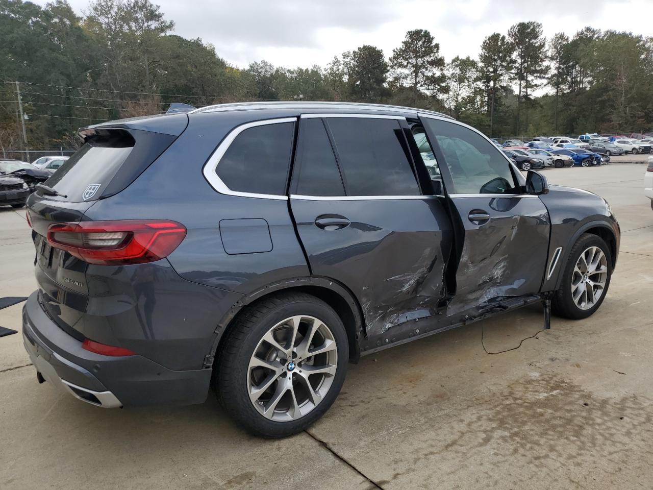 2020 BMW X5 VIN 5UXCR4C06LLT19748 Copart auction photo, all over damage thumbnail 3