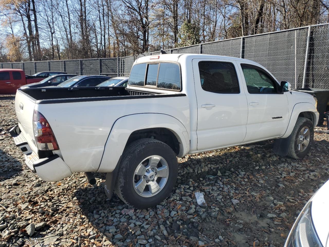 2015 Toyota Tacoma VIN 3TMLU4EN0FM176047 Copart auction photo, rear end damage thumbnail 3