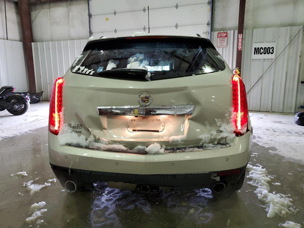 2016 Cadillac SRX VIN 3GYFNCE35GS548413 Copart auction photo, rear end damage thumbnail 6