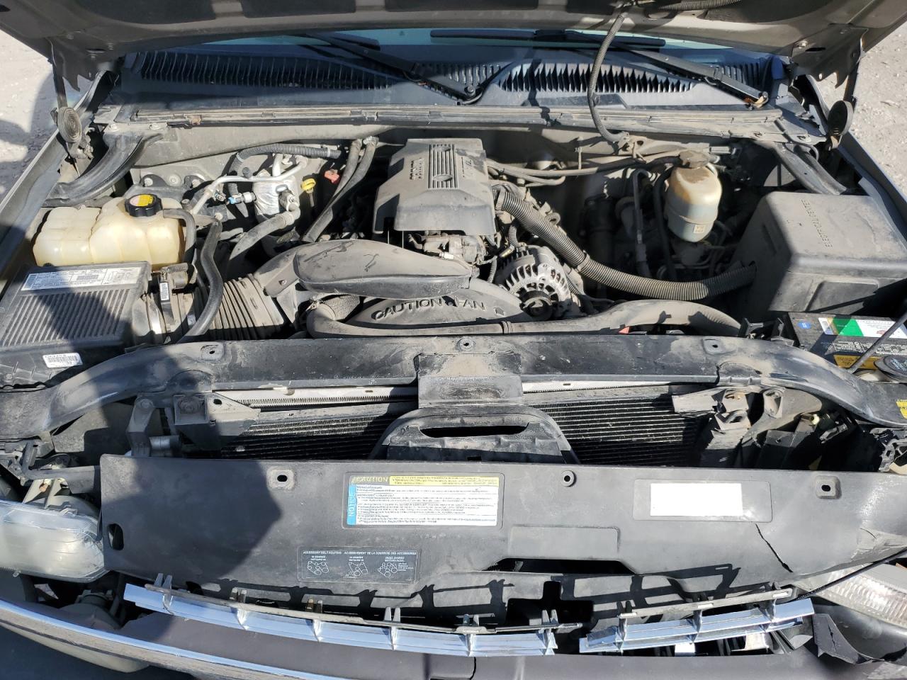 2000 Chevrolet Silverado VIN 1GCGK29U8YE391391 Copart auction photo, front end damage thumbnail 12