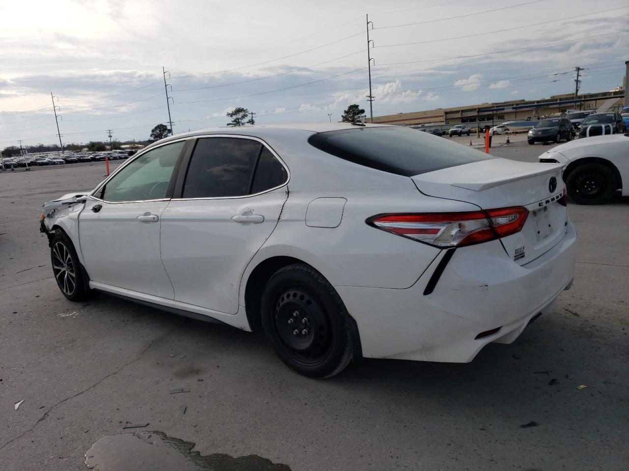 2020 Toyota Camry VIN 4T1G11AKXLU986826 Copart auction photo, front end / side damage thumbnail 2