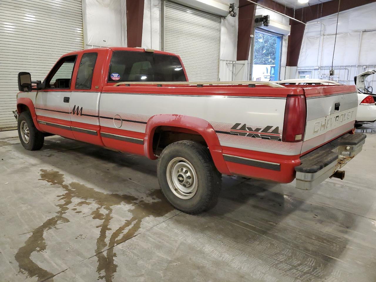 1993 Chevrolet GMT-400 VIN 1GCGK29F7PE246262 Copart auction photo, burn - engine damage thumbnail 2