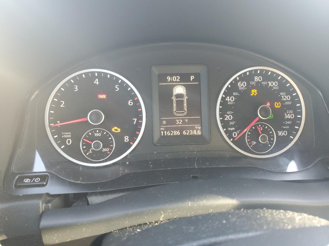 2017 Volkswagen Tiguan VIN WVGBV7AX6HK043008 Copart auction photo, front end / hail damage thumbnail 9