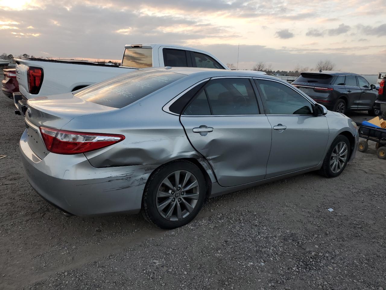 2015 Toyota Camry VIN 4T4BF1FK5FR477306 Copart auction photo, rear end / front end damage thumbnail 3