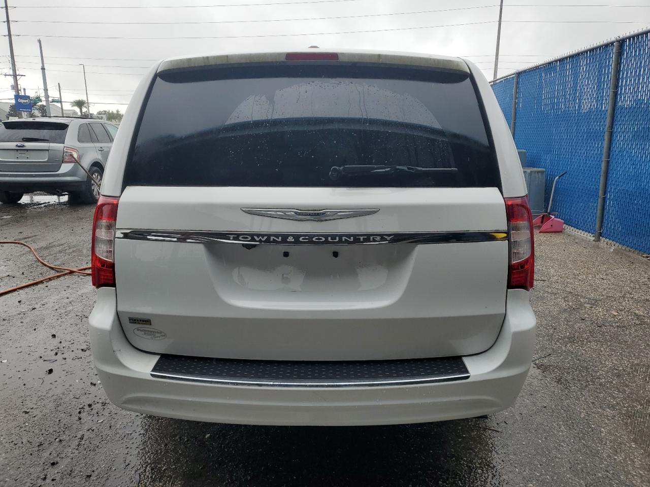 2015 Chrysler Town & Country VIN 2C4RC1BG3FR552041 Copart auction photo, front end damage thumbnail 6