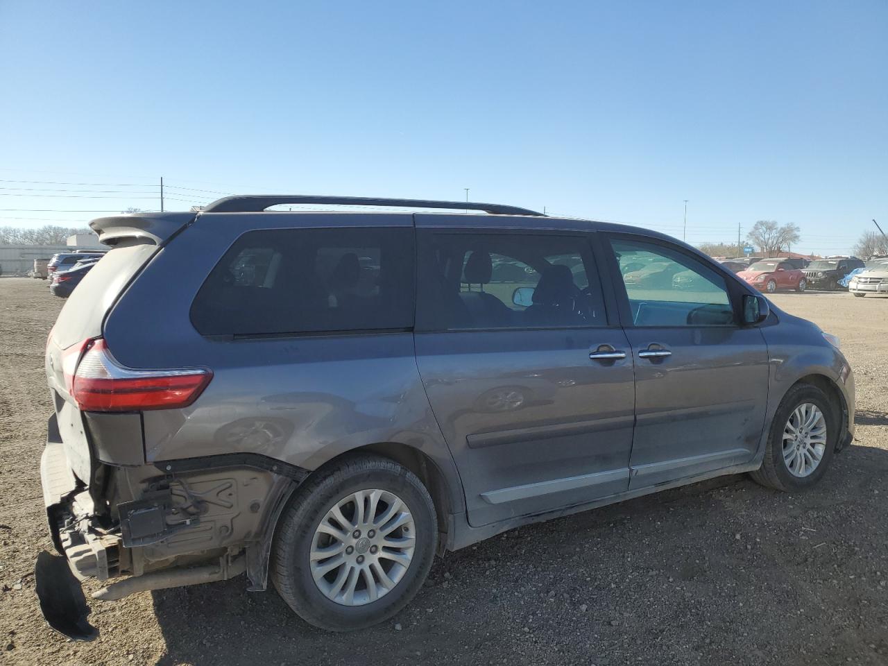 2017 Toyota Sienna VIN 5TDYZ3DC8HS880422 Copart auction photo, rear end damage thumbnail 3