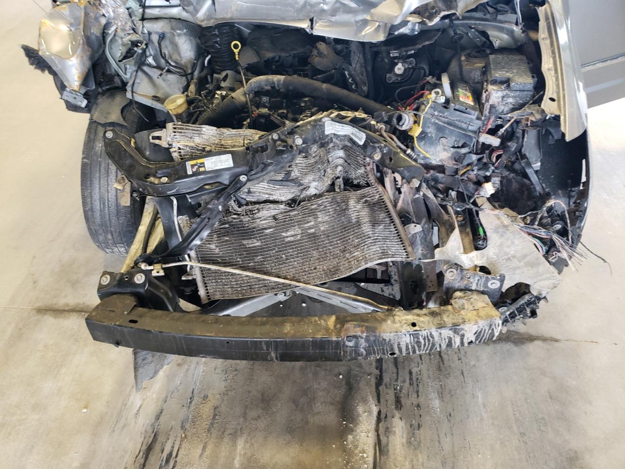 2015 Chrysler Town & Country VIN 2C4RC1BGXFR561433 Copart auction photo, front end / side damage thumbnail 13