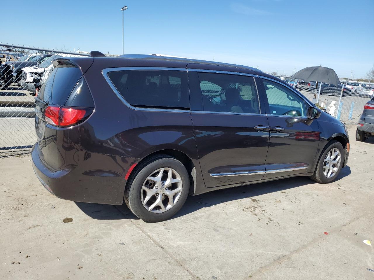 2017 Chrysler Pacifica VIN 2C4RC1EG3HR637914 Copart auction photo, side damage thumbnail 3