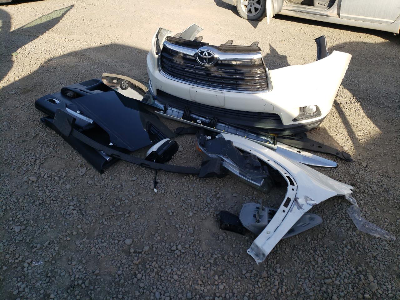2015 Toyota Highlander VIN 5TDKKRFHXFS105705 Copart auction photo, all over damage thumbnail 13
