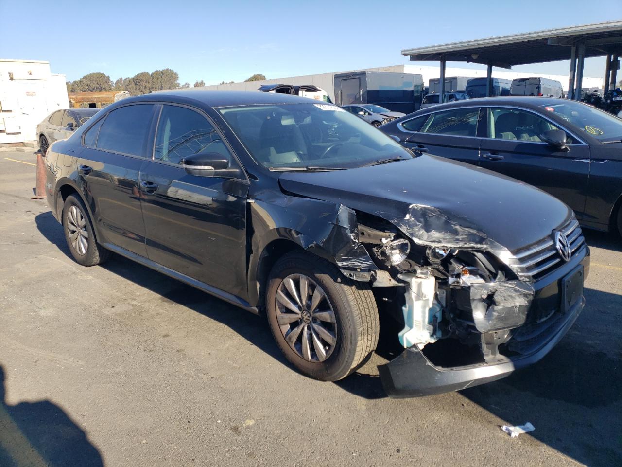 2015 Volkswagen Passat VIN 1VWAT7A36FC037457 Copart auction photo, front end damage thumbnail 4