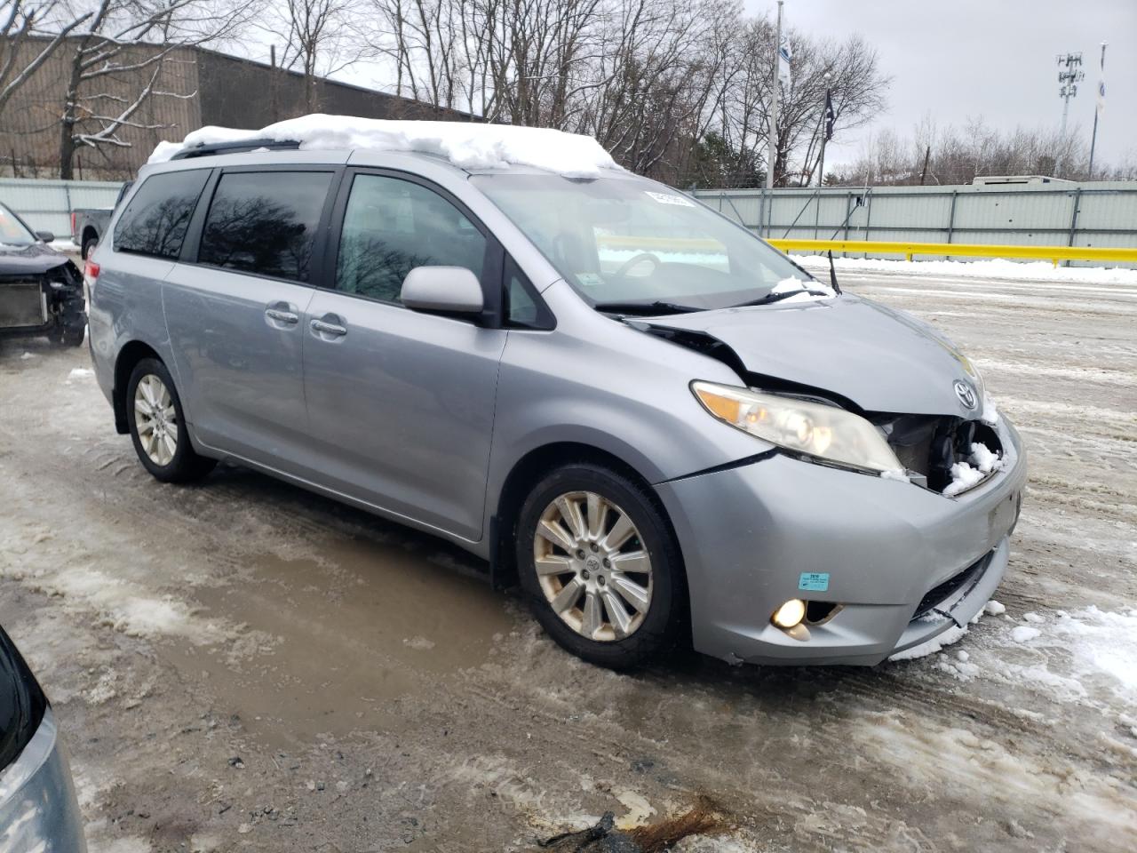 2011 Toyota Sienna VIN 5TDDK3DC1BS023868 Copart auction photo, front end damage thumbnail 4