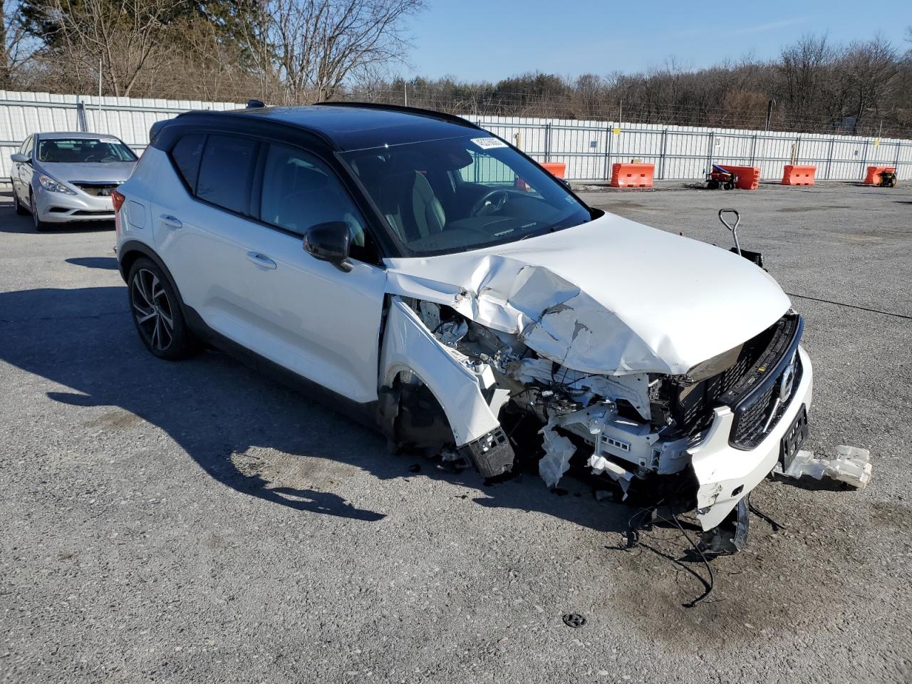2021 Volvo XC40 VIN YV4162UM7M2569317 Copart auction photo, front end damage thumbnail 4