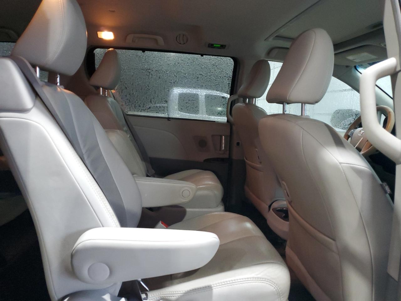 2011 Toyota Sienna VIN 5TDDK3DC8BS026315 Copart auction photo, rear end / minor dent/scratches damage thumbnail 11