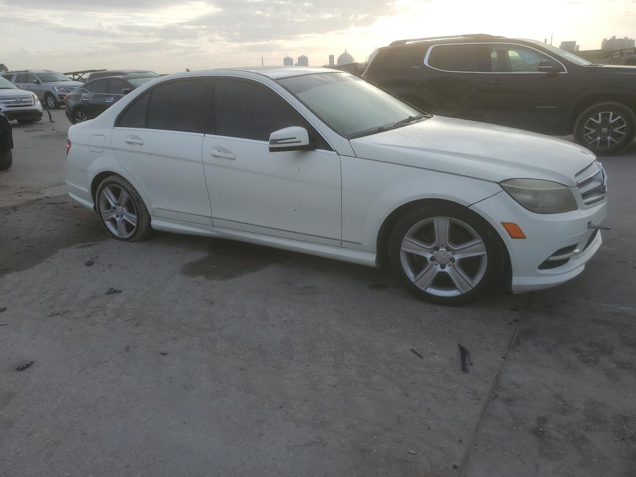 2011 Mercedes-Benz C-klasse VIN WDDGF5EB5BR139663 Copart auction photo, all over damage thumbnail 4