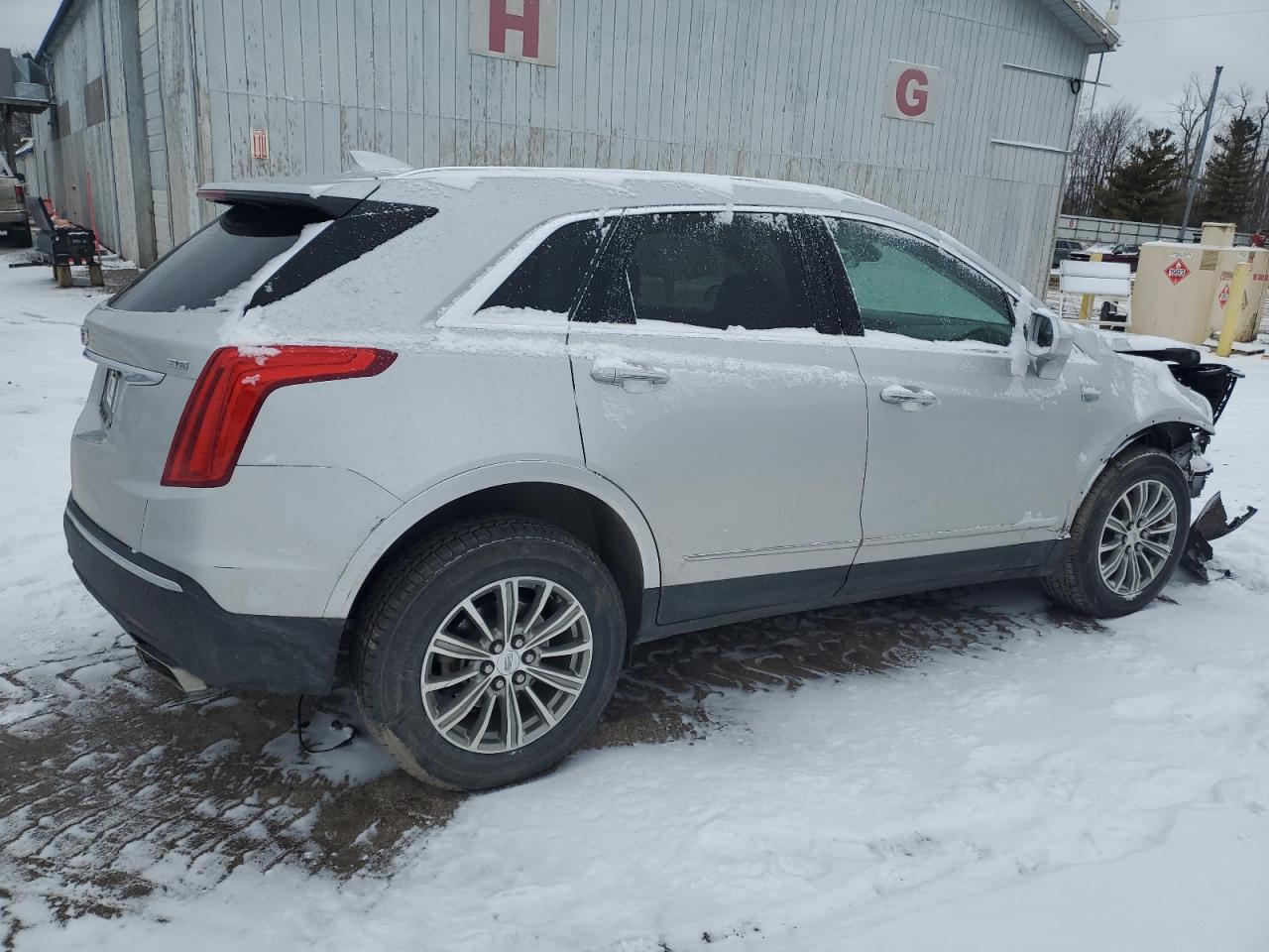 2018 Cadillac XT5 VIN 1GYKNDRS6JZ237878 Copart auction photo, front end / minor dent/scratches damage thumbnail 3