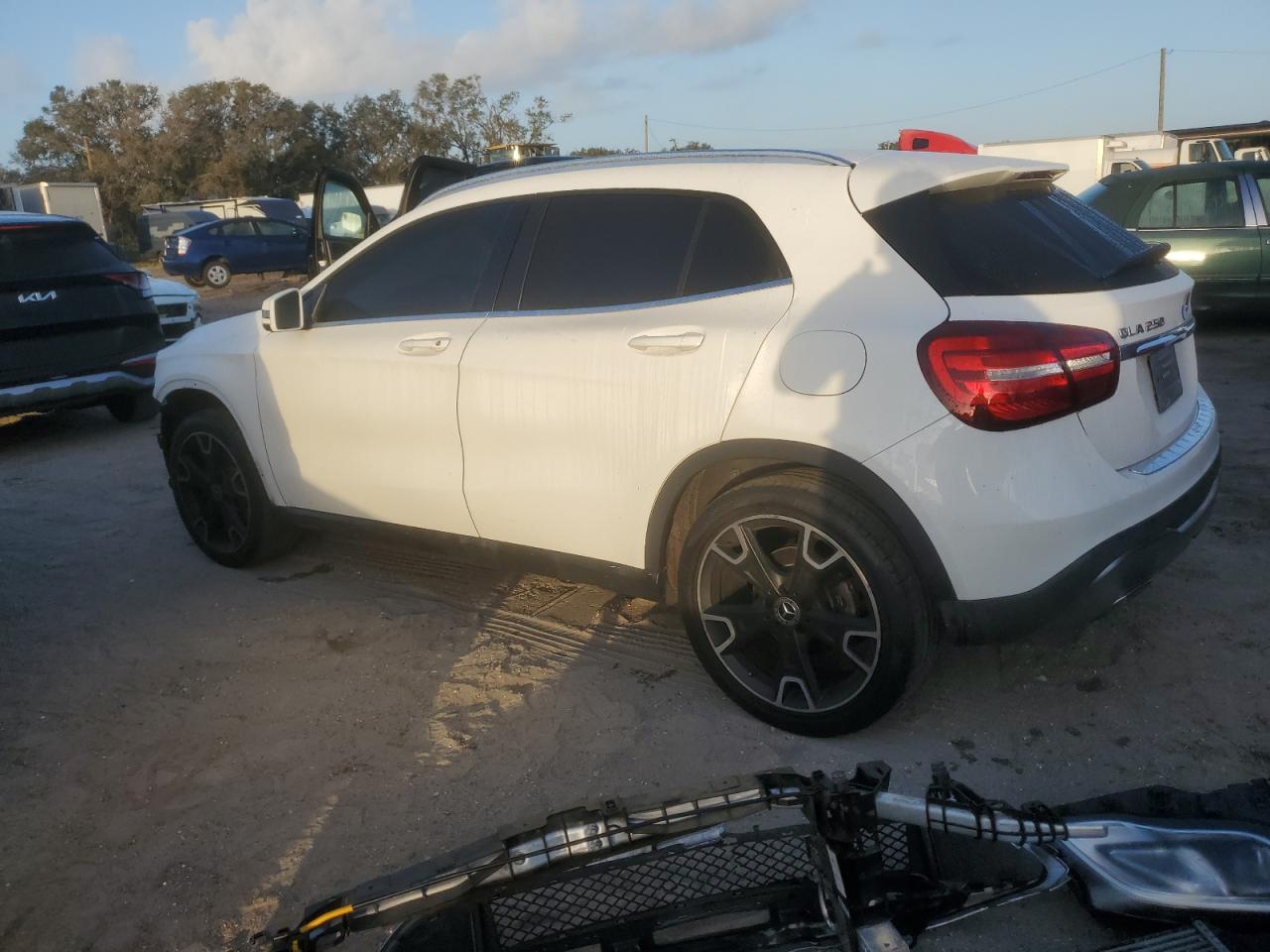 2020 Mercedes-Benz GLA-klasse VIN W1NTG4EBXLU030722 Copart auction photo, front end / minor dent/scratches damage thumbnail 2