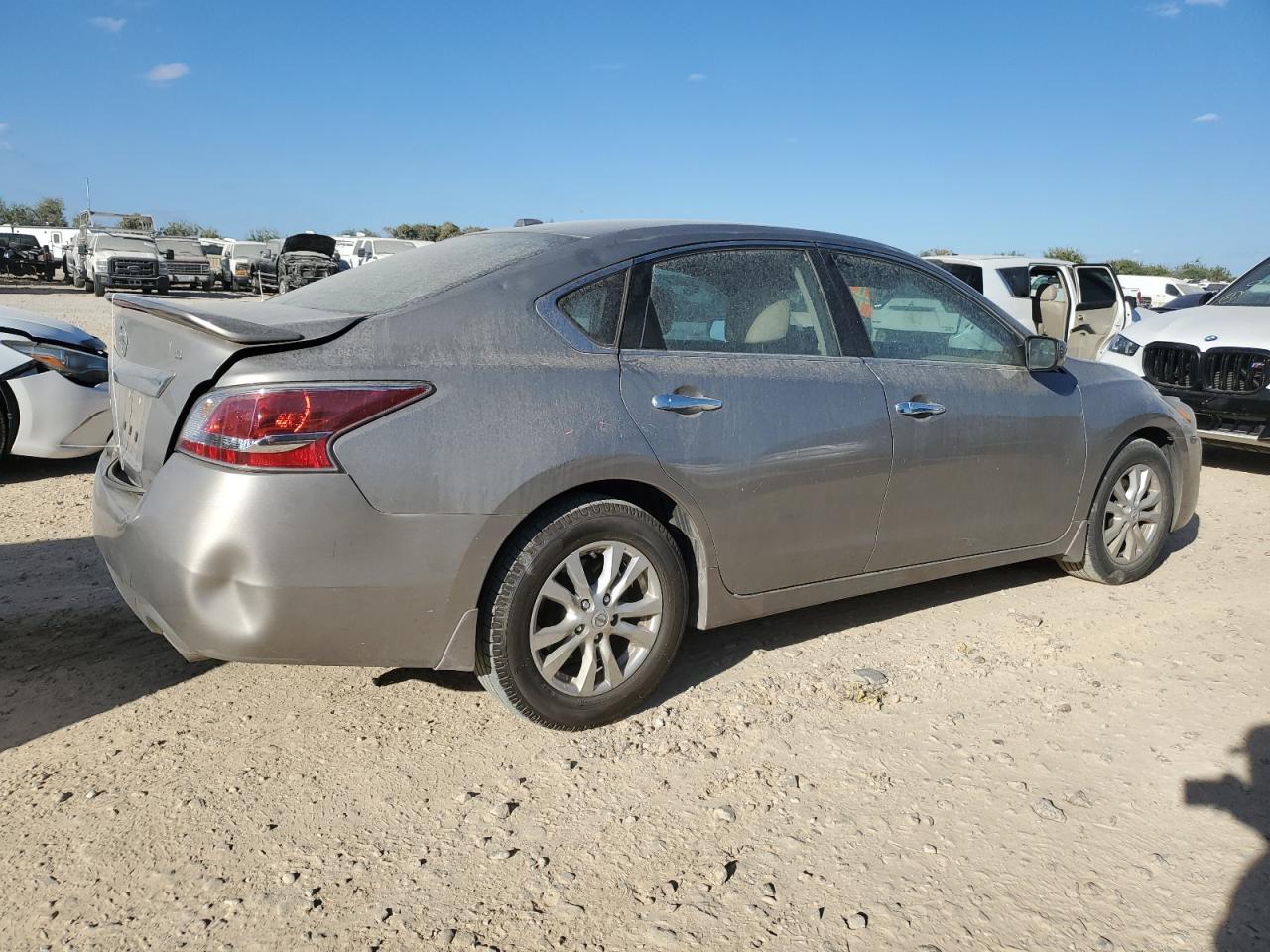 2015 Nissan Altima VIN 1N4AL3AP8FC132350 Copart auction photo, rear end damage thumbnail 3