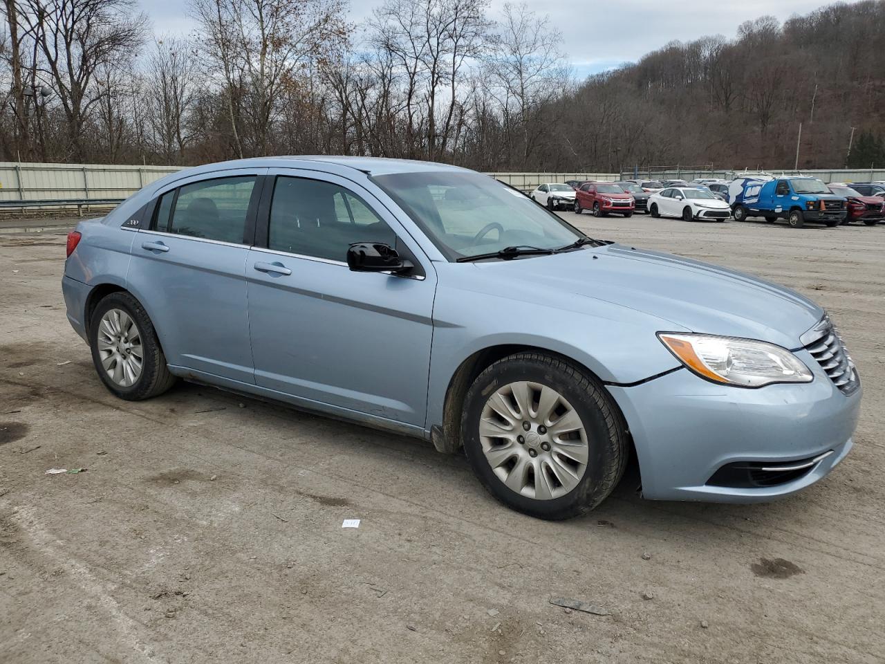 2013 Chrysler 200 VIN 1C3CCBAG0DN736266 Copart auction photo, front end / side damage thumbnail 4