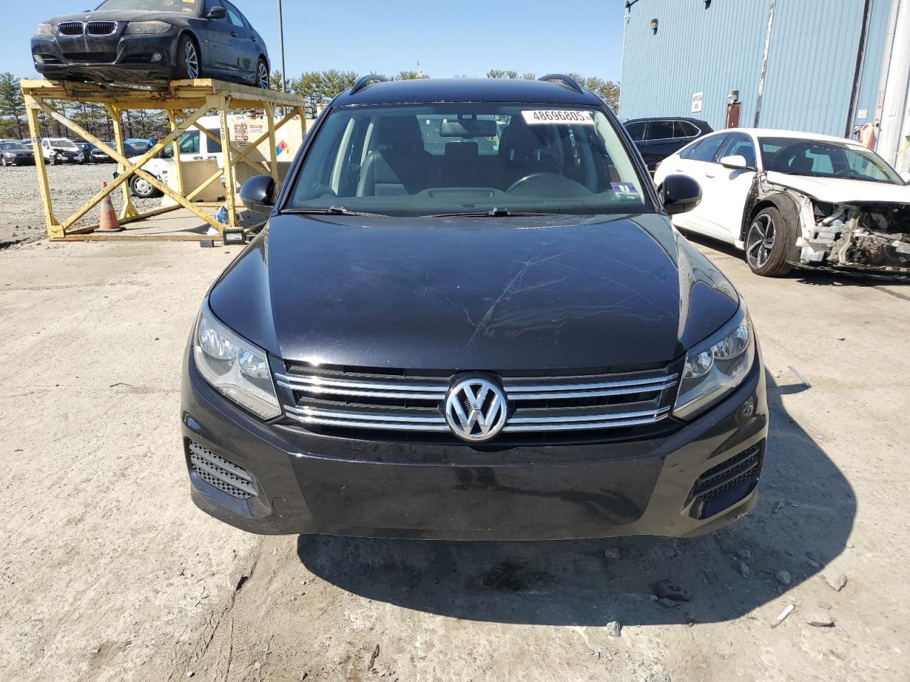 2016 Volkswagen Tiguan VIN WVGBV7AX5GW579410 Copart auction photo, normal wear / minor dent/scratches damage thumbnail 6