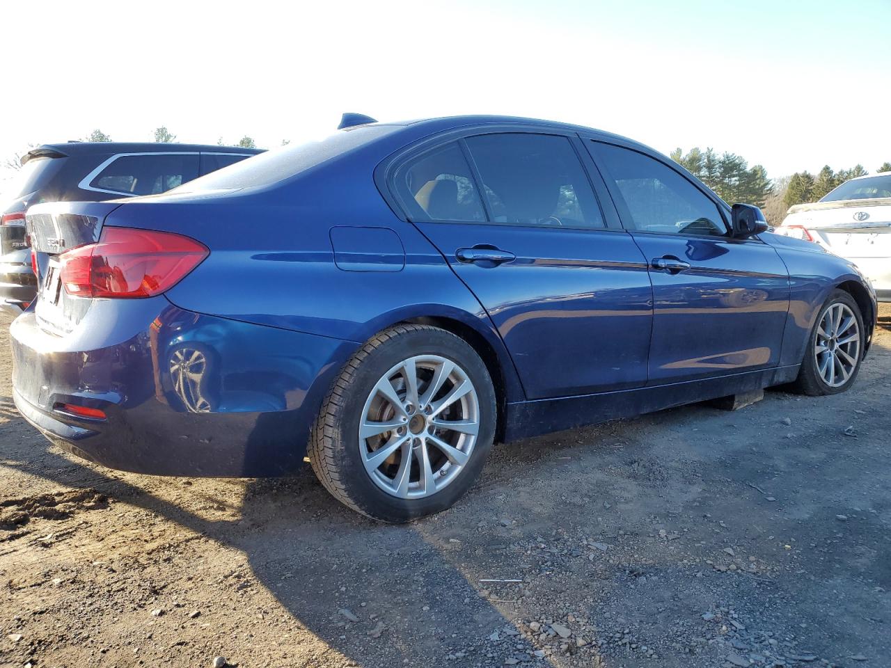 2016 BMW 3er VIN WBA8E5G56GNT93628 Copart auction photo, front end / minor dent/scratches damage thumbnail 3