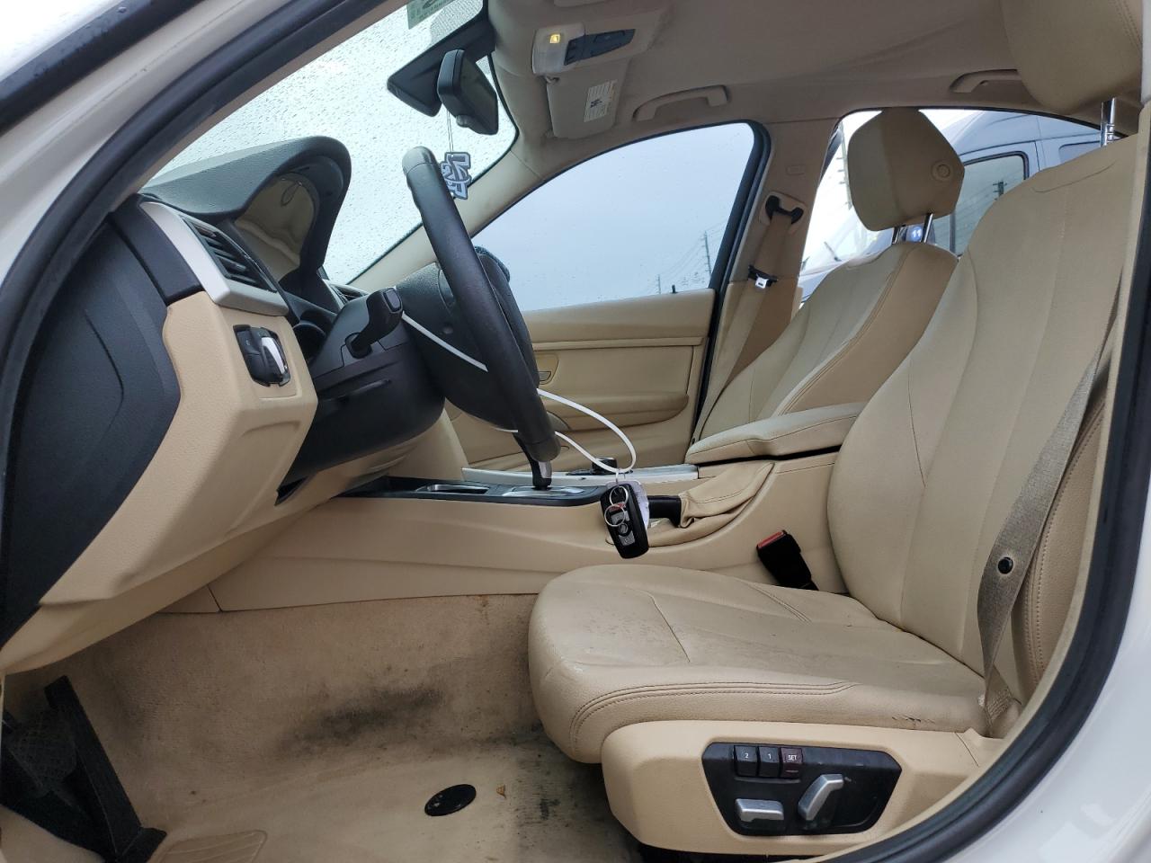 2016 BMW 3er VIN WBA8E1G5XGNT35658 Copart auction photo, front end damage thumbnail 7