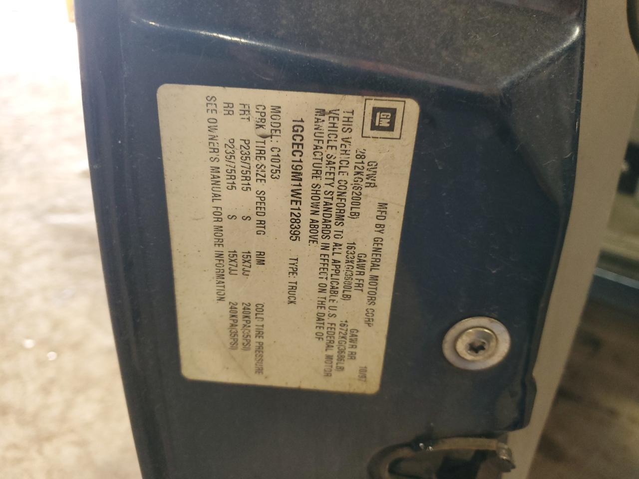 1998 Chevrolet GMT-400 VIN 1GCEC19M1WE128395 Copart auction photo, rear end / side damage thumbnail 12