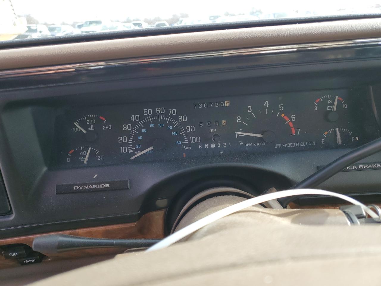 1994 Buick Park Avenue VIN 1G4CW52L5R1606445 Copart auction photo, front end / side damage thumbnail 9