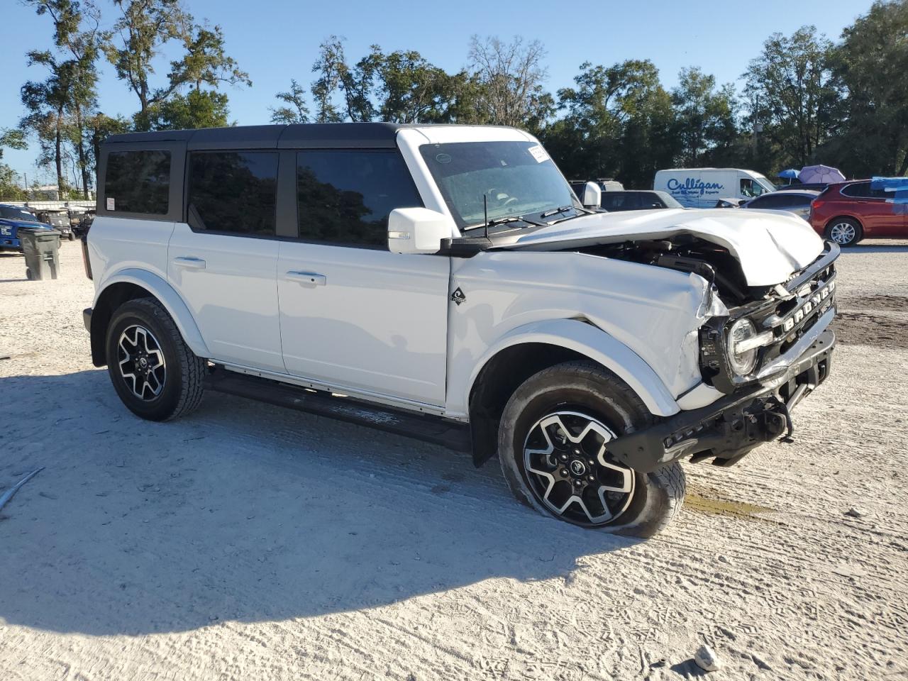 2023 Ford Bronco VIN 1FMDE5DH5PLB58211 Copart auction photo, front end / minor dent/scratches damage thumbnail 4