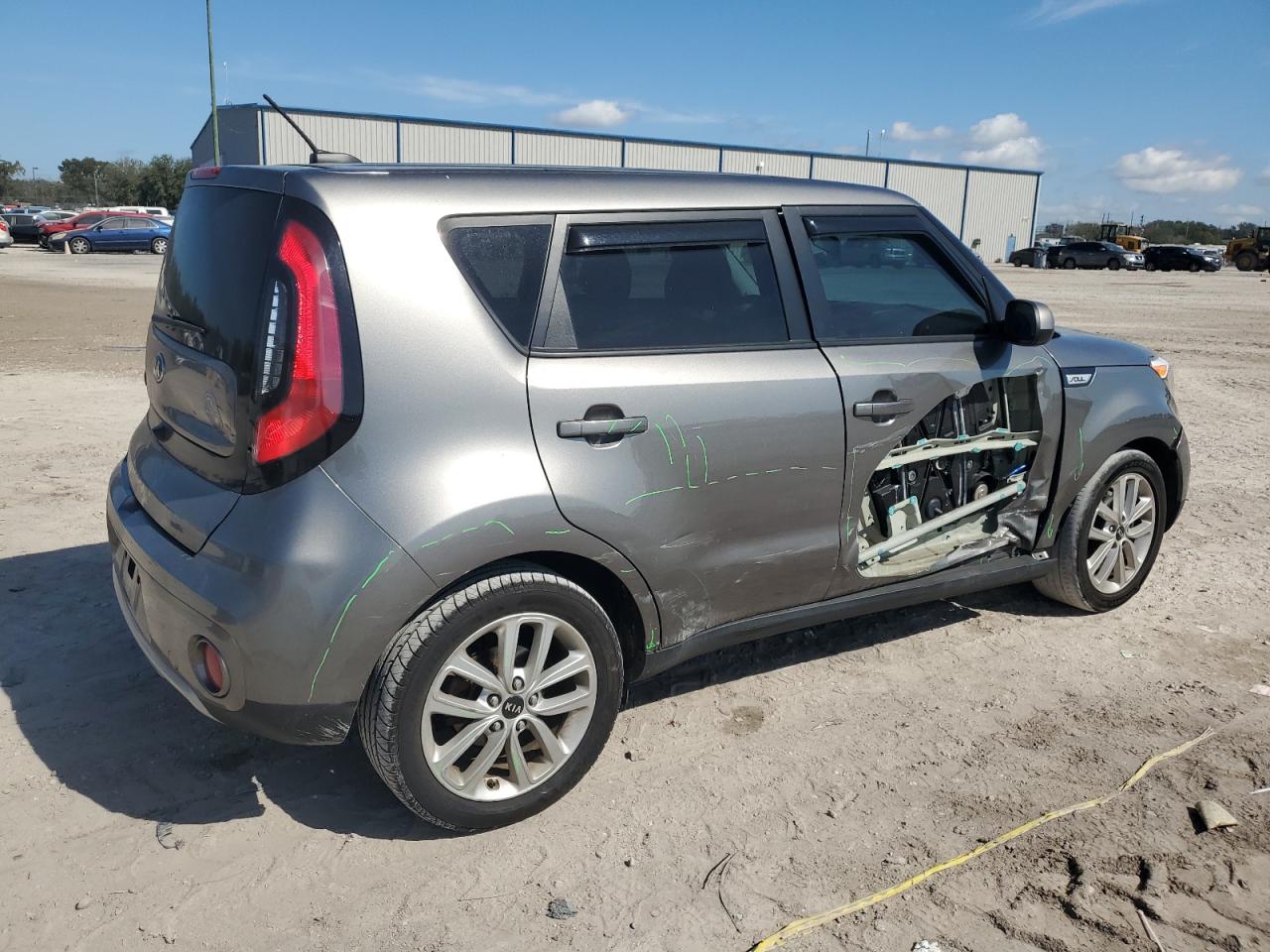 2017 KIA Soul VIN KNDJP3A5XH7412618 Copart auction photo, side / front end damage thumbnail 3
