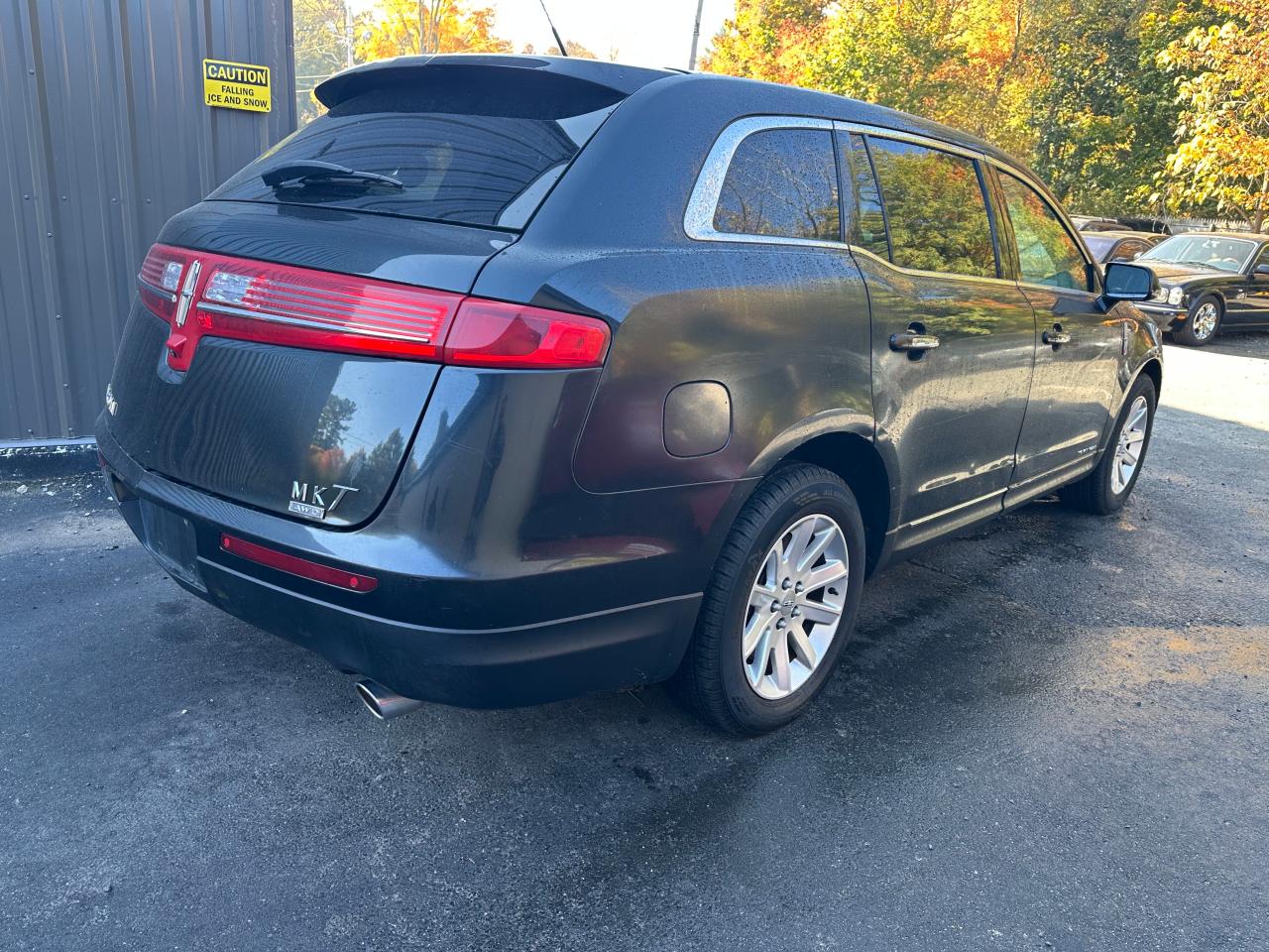 2015 Lincoln MKT VIN 2LMHJ5NK0FBL03293 Copart auction photo, minor dent/scratches / normal wear damage thumbnail 4