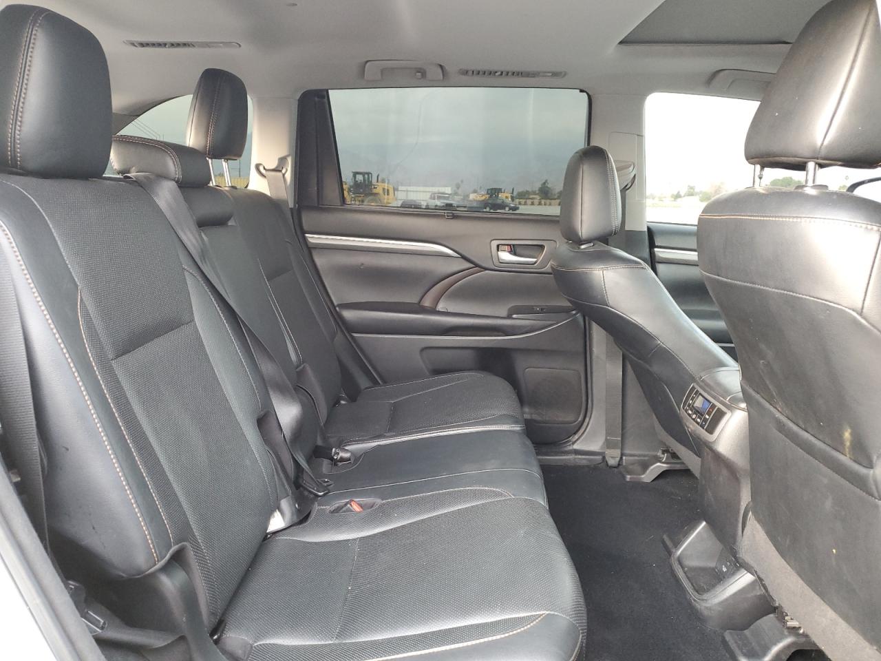 2018 Toyota Highlander VIN 5TDDZRFH7JS890665 Copart auction photo, front end damage thumbnail 11