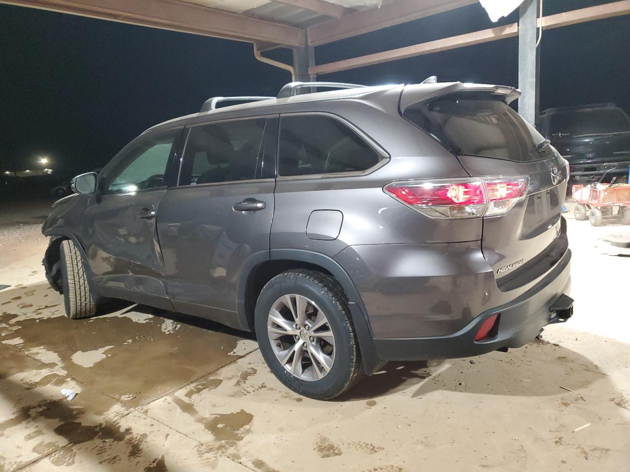 2015 Toyota Highlander VIN 5TDJKRFH5FS083172 Copart auction photo, front end / side damage thumbnail 2