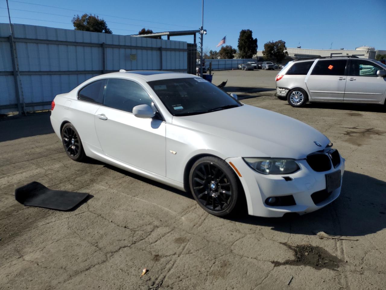 2011 BMW 3er VIN WBAKE5C55BE755050 Copart auction photo, side / front end damage thumbnail 4