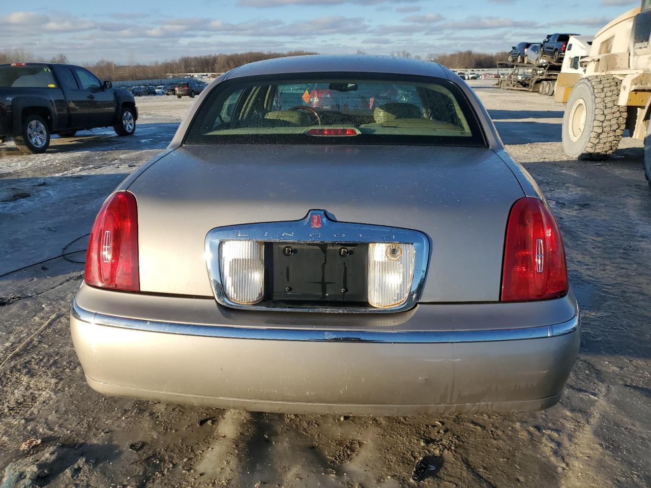 2002 Lincoln Town Car VIN 1LNHM82W82Y654087 Copart auction photo, front end damage thumbnail 6