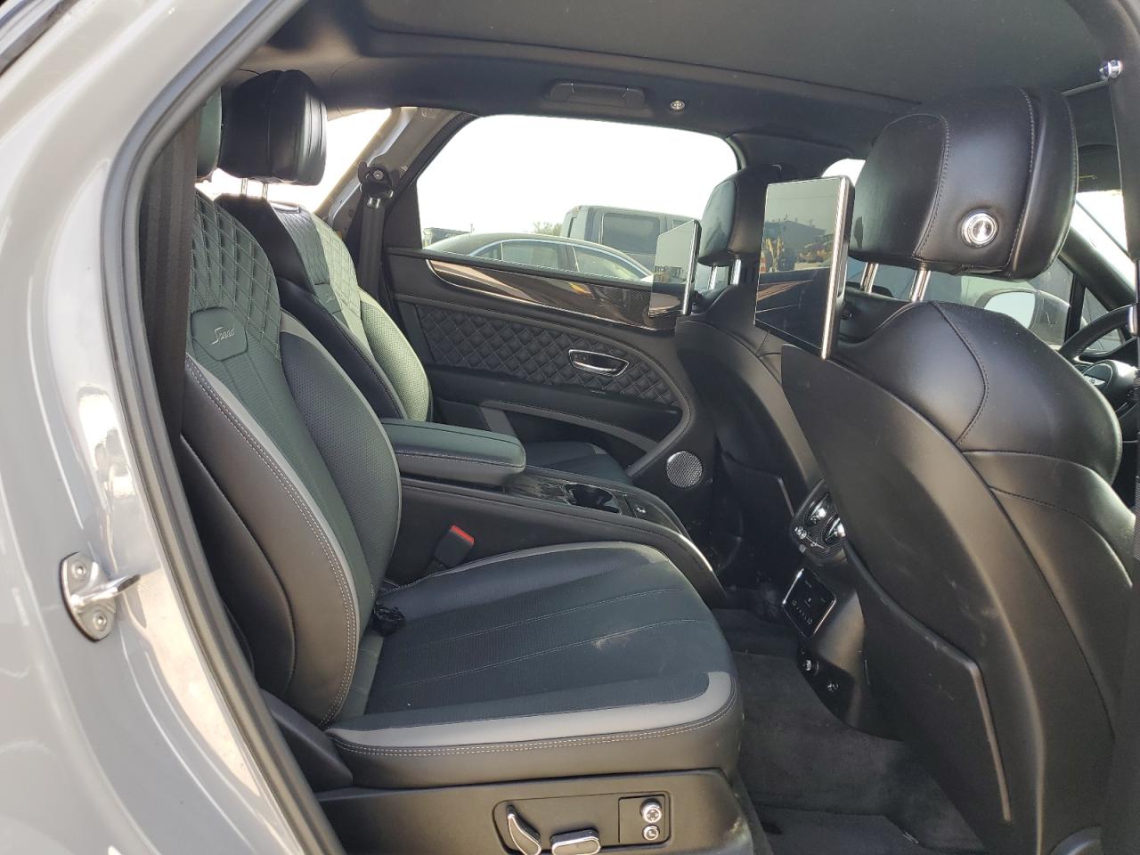 2022 Bentley Bentayga VIN SJAAR2ZV5NC013998 Copart auction photo, rear end damage thumbnail 11