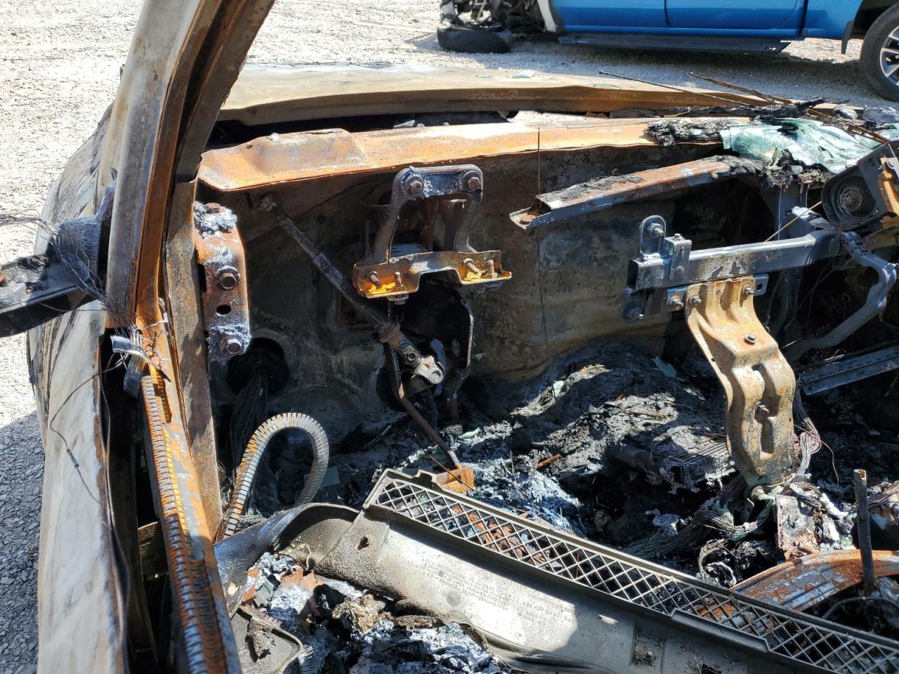 2002 Chevrolet TrailBlazer VIN 1GNDT13S122230852 Copart auction photo, burn damage thumbnail 9