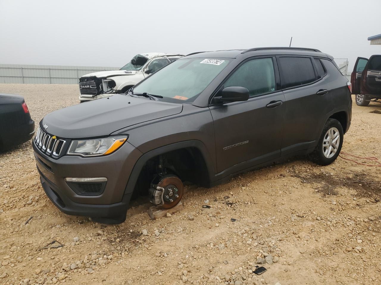 2018 Jeep Compass VIN 3C4NJCAB3JT240412