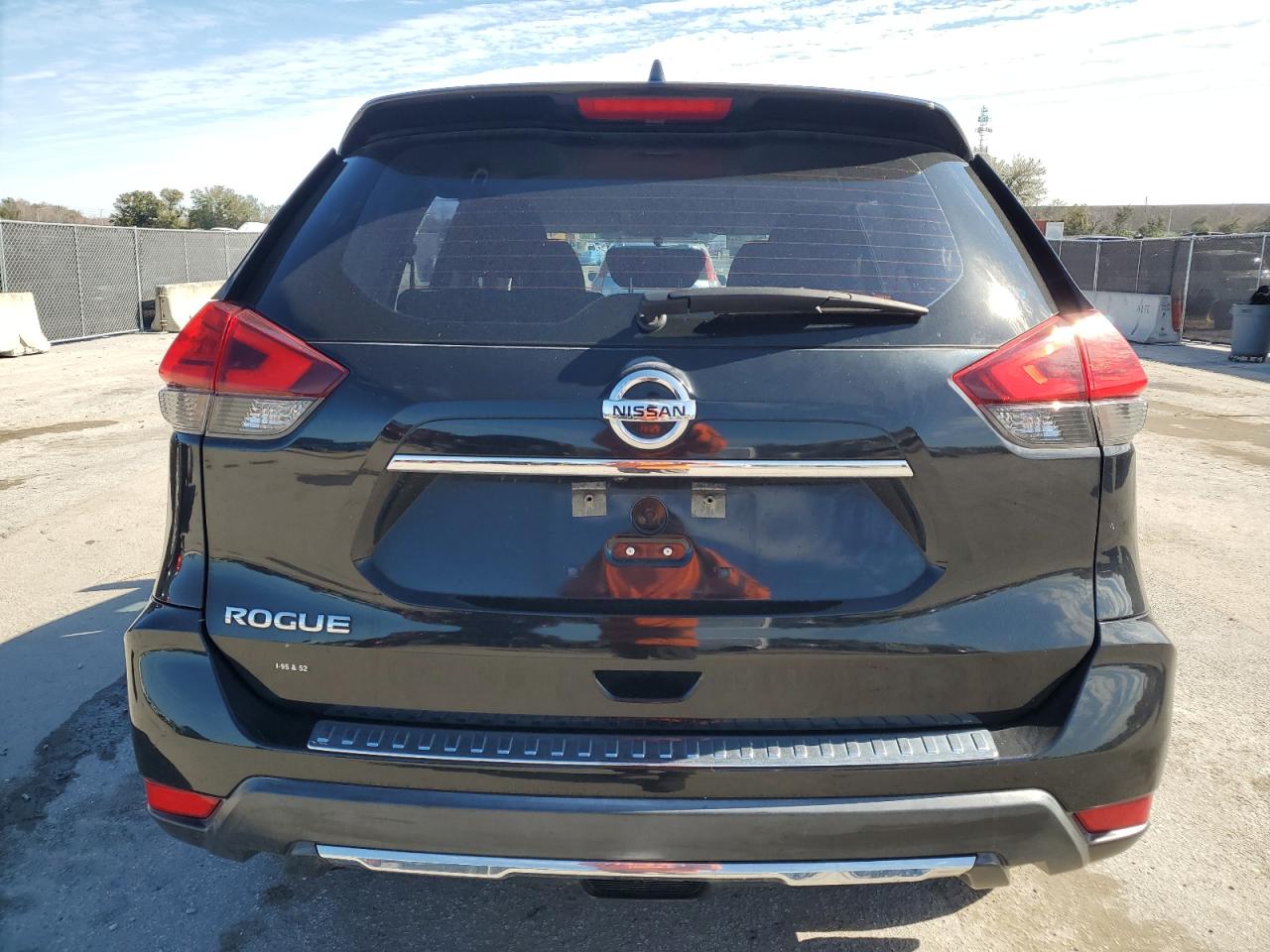 2017 Nissan Rogue VIN KNMAT2MT7HP500784 Copart auction photo, front end damage thumbnail 6