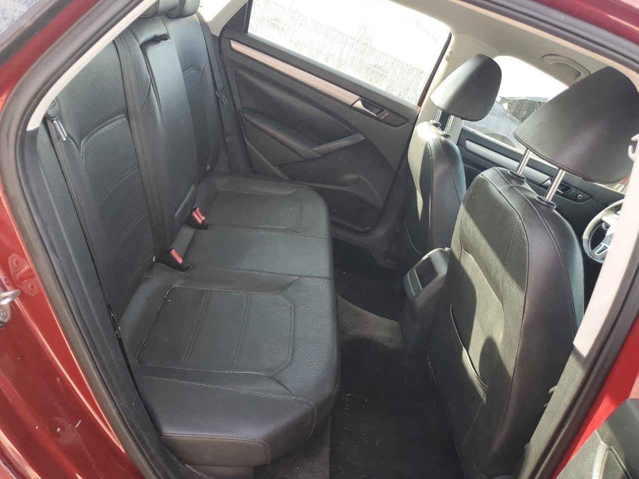 2015 Volkswagen Passat VIN 1VWAT7A30FC033968 Copart auction photo, front end / side damage thumbnail 10