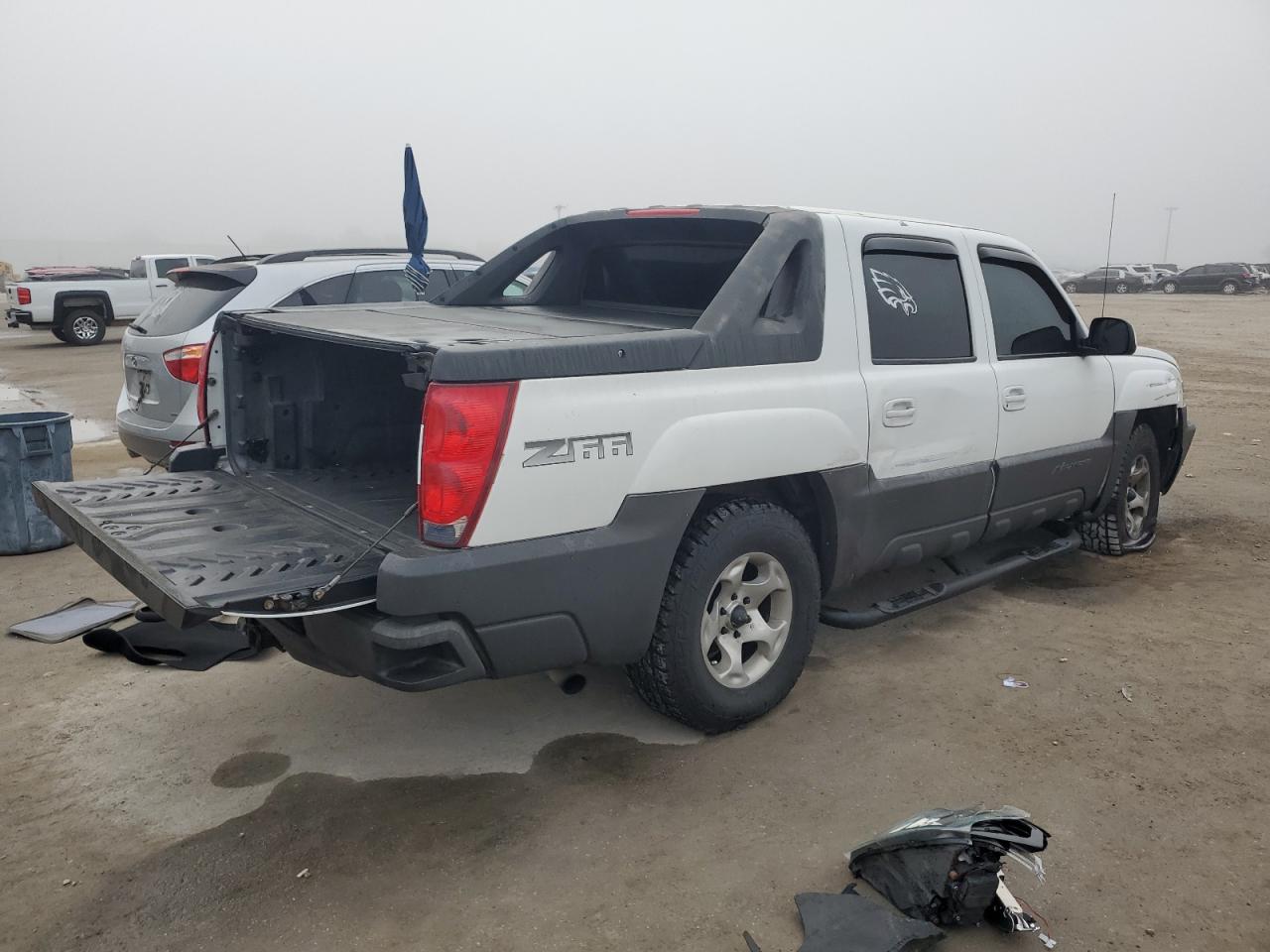 2003 Chevrolet Avalanche VIN 3GNEC13T73G122175 Copart auction photo, front end damage thumbnail 3