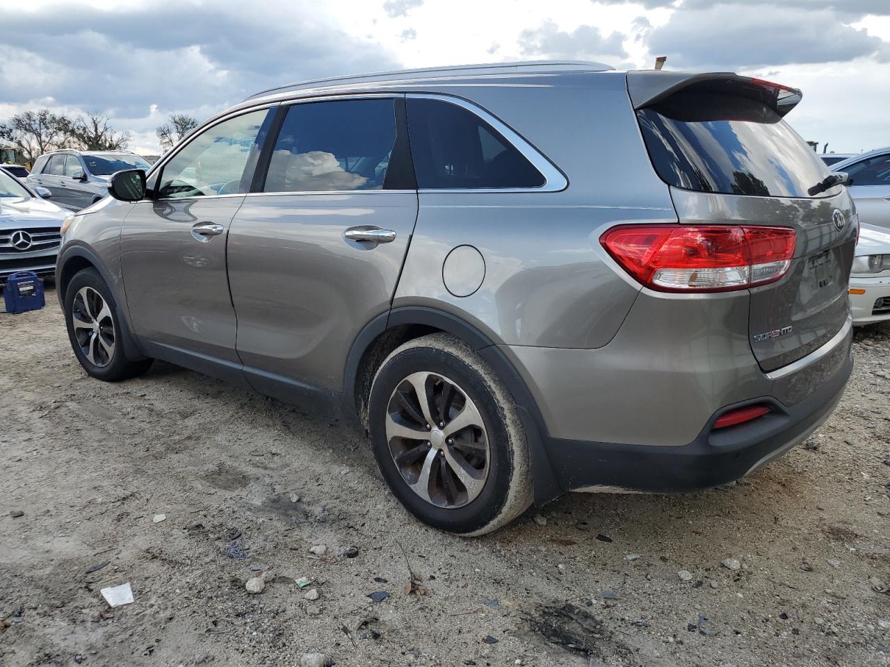 2016 KIA Sorento VIN 5XYPH4A52GG099336 Copart auction photo, water/flood damage thumbnail 2