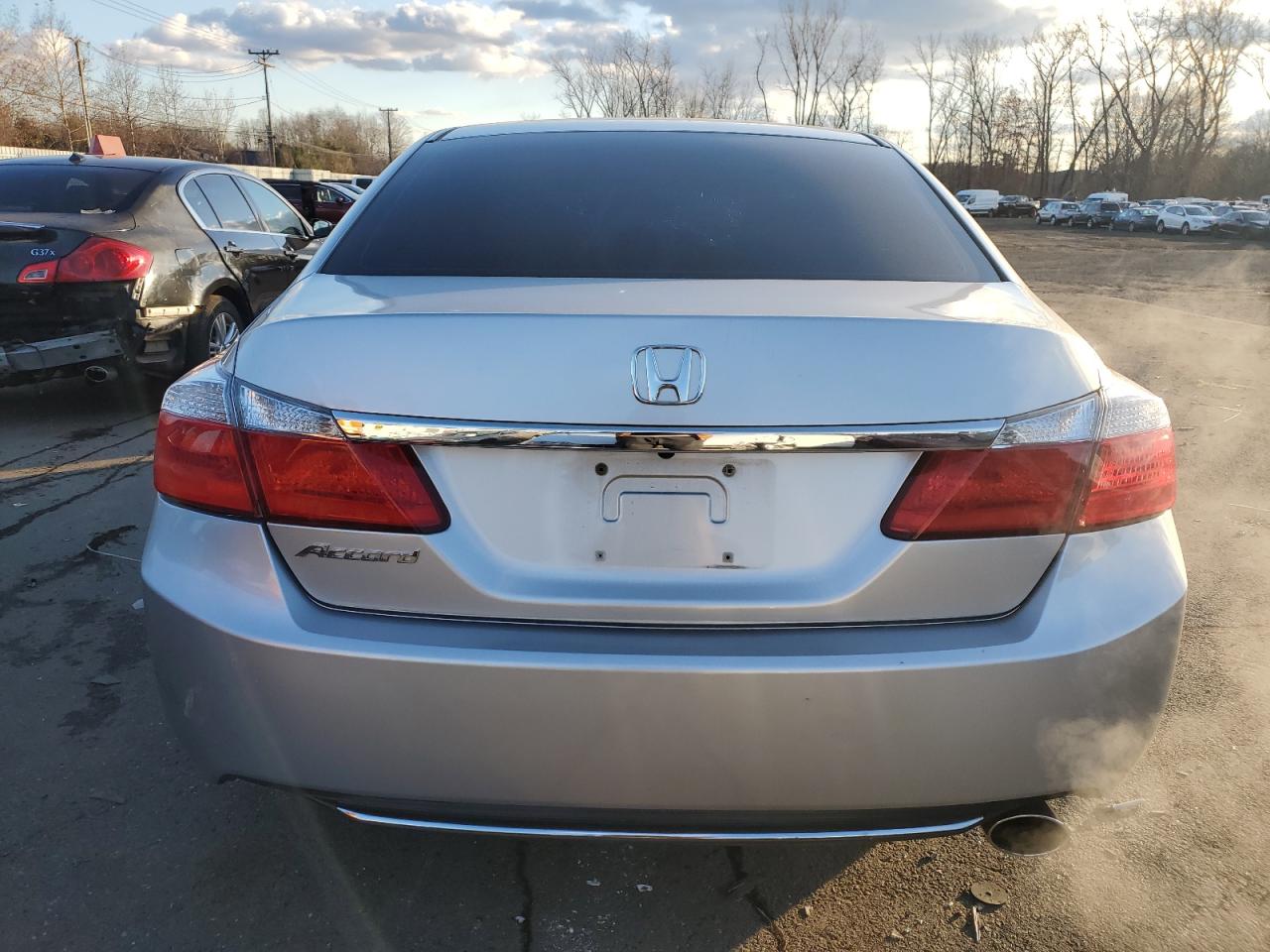 2013 Honda Accord VIN 1HGCR2F72DA054677 Copart auction photo, side / minor dent/scratches damage thumbnail 6