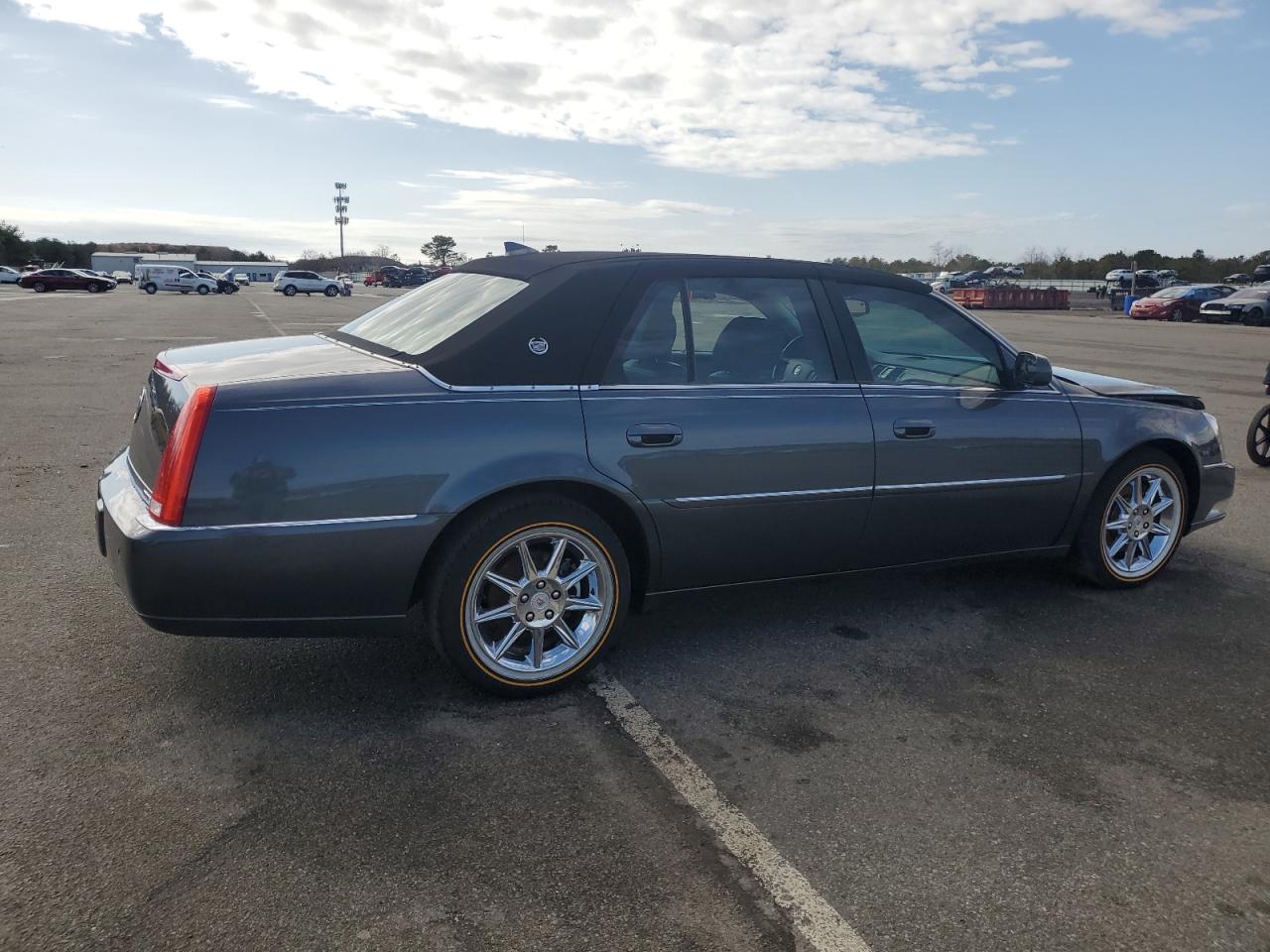 2010 Cadillac DTS VIN 1G6KD5EY6AU133836 Copart auction photo, front end / minor dent/scratches damage thumbnail 3