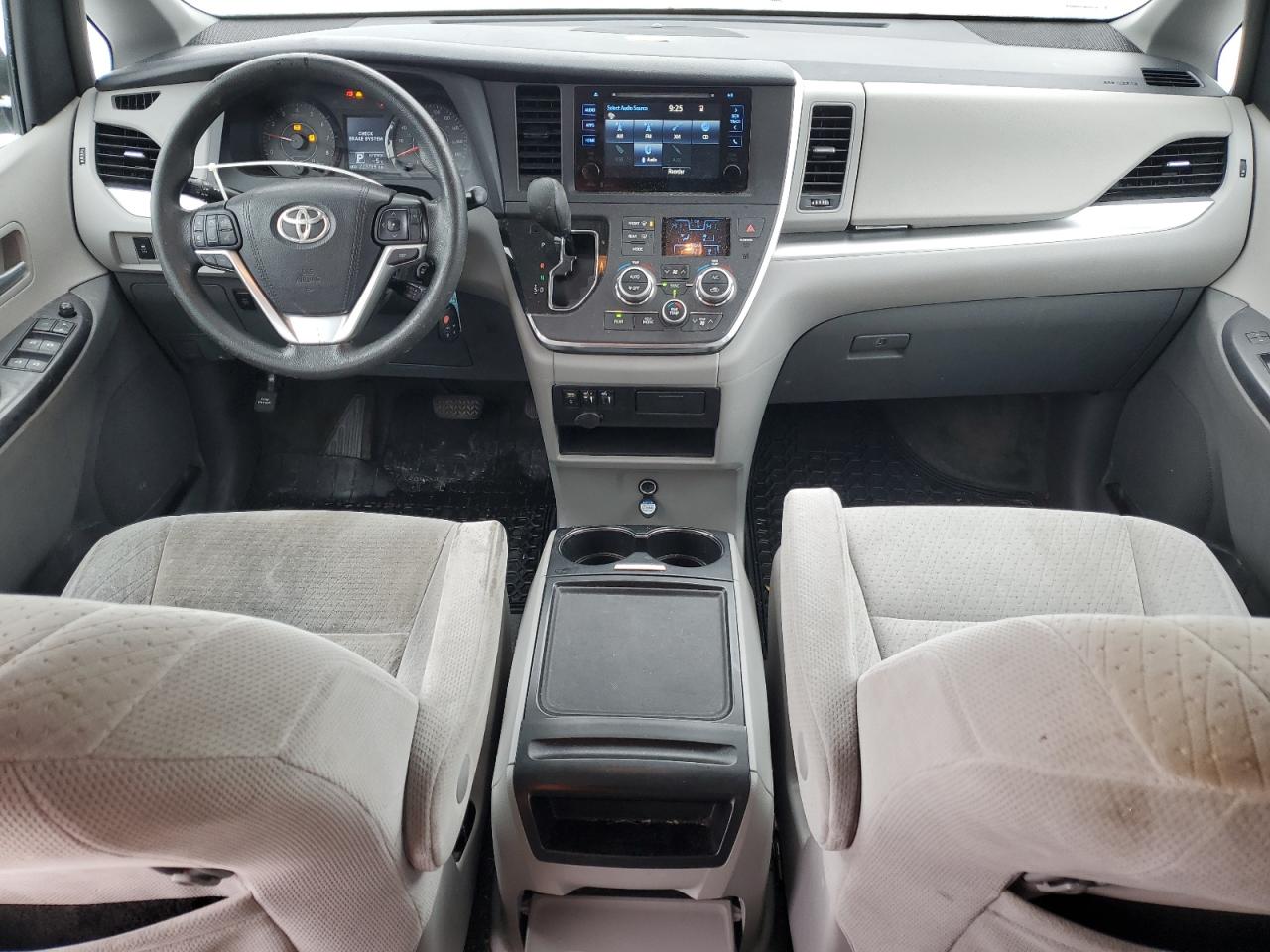 2015 Toyota Sienna VIN 5TDKK3DC8FS569757 Copart auction photo, front end / side damage thumbnail 8