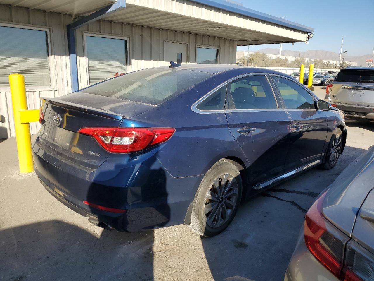 2016 Hyundai Sonata VIN 5NPE34AF0GH323033 Copart auction photo, front end damage thumbnail 3