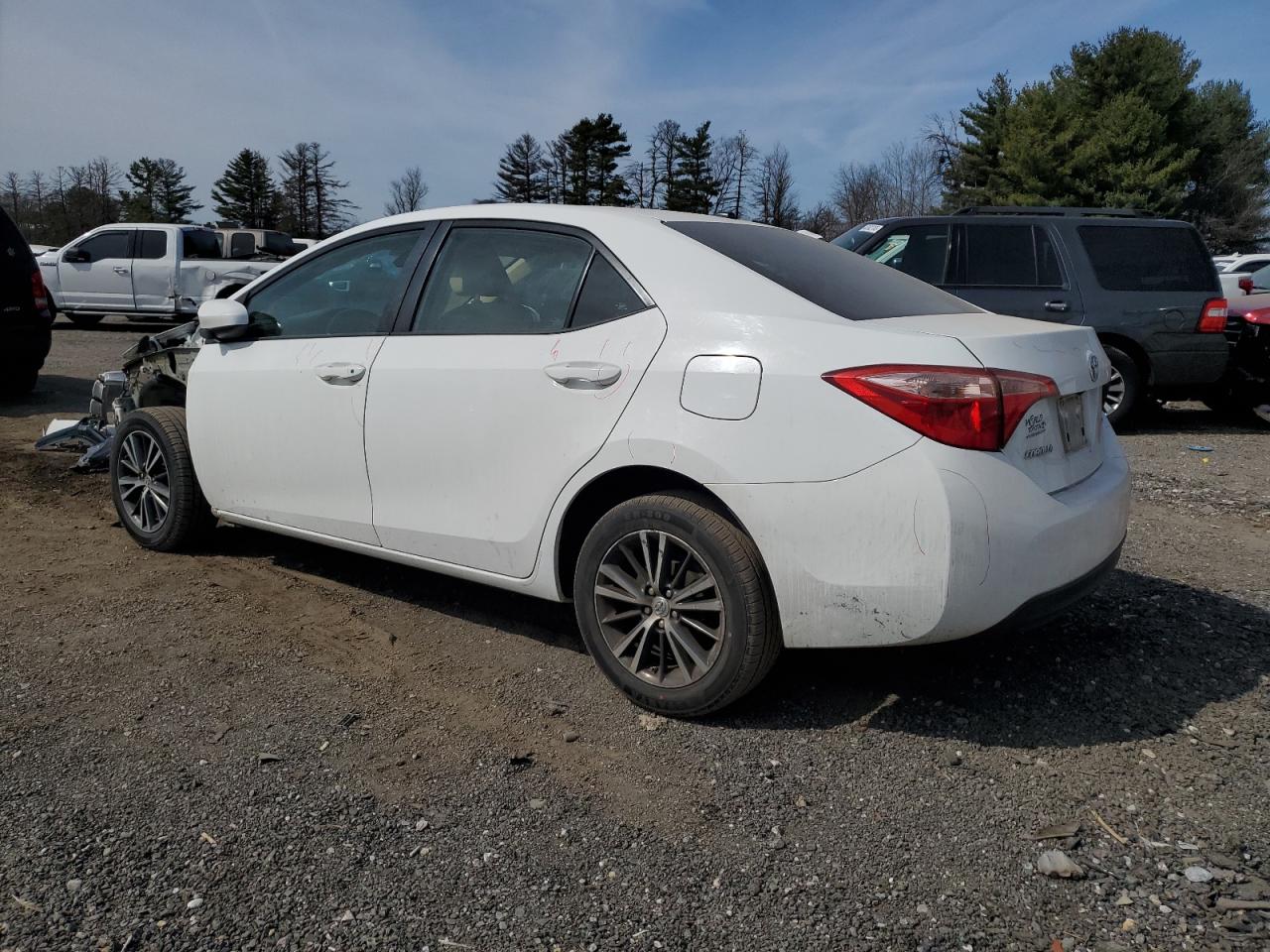 2018 Toyota Corolla VIN 5YFBURHE5JP754562 Copart auction photo, front end / minor dent/scratches damage thumbnail 2