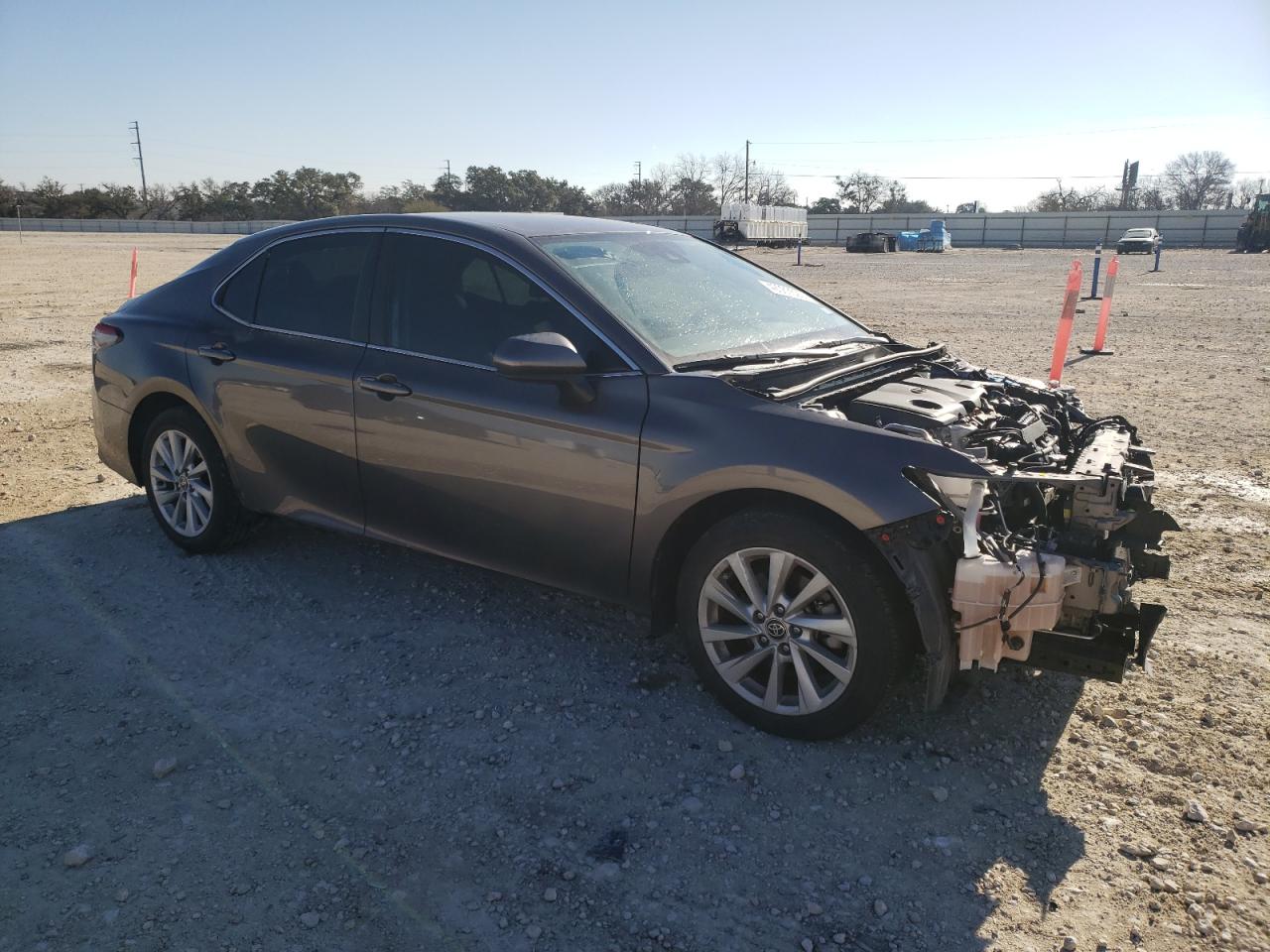 2022 Toyota Camry VIN 4T1C11AK0NU686634 Copart auction photo, front end / side damage thumbnail 4