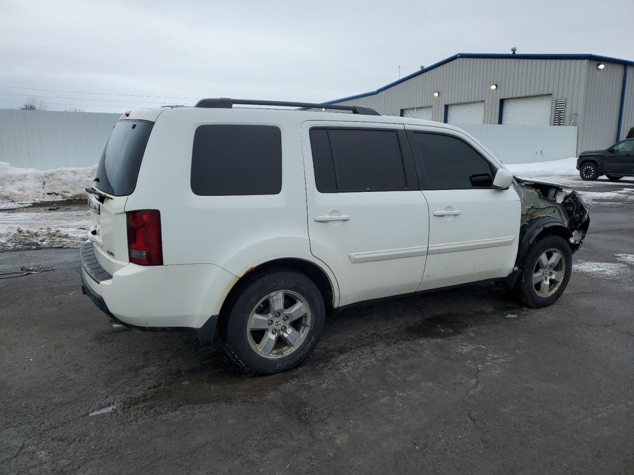 2011 Honda Pilot VIN 5FNYF4H55BB093403 Copart auction photo, front end / minor dent/scratches damage thumbnail 3